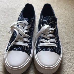 Woman’s size 7 Dallas Cowboys low top sneakers